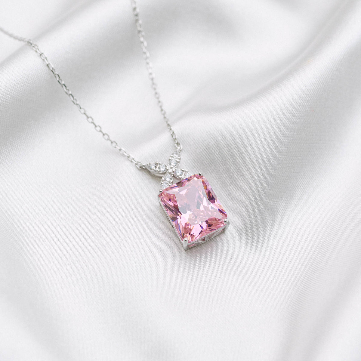 Collier Pivoine