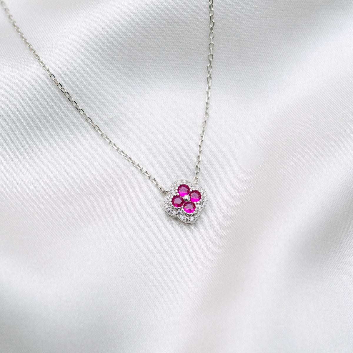 Collier Fuchsine